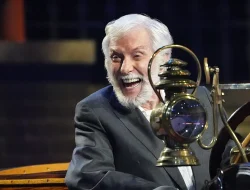Dick Van Dyke Kembali Bersinar di Usia 97 dalam Tayangan “Here Comes the Sun”