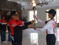 Suasana Sakral Terasa Kental dalam Prosesi Pelepasan Obor Porprov dari Kantor Bupati Buleleng