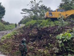 Prajurit TNI Siaga, Jalur Iwur–Oksibil Kini Lebih Aman untuk Warga