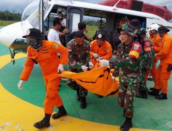 Tim Gabungan Basarnas, TNI, dan Polri Berhasil Evakuasi Empat Jenazah Korban Helikopter di Jila
